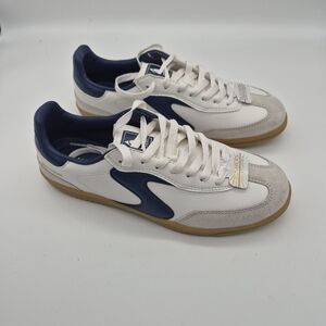 Women's White and Blue Skecher Sneakers Size 8 NWT